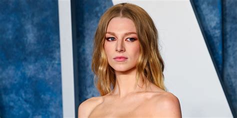 hunter schaffer naked|Hunter Schafer Went Topless, Wearing a Feather to the 2023。